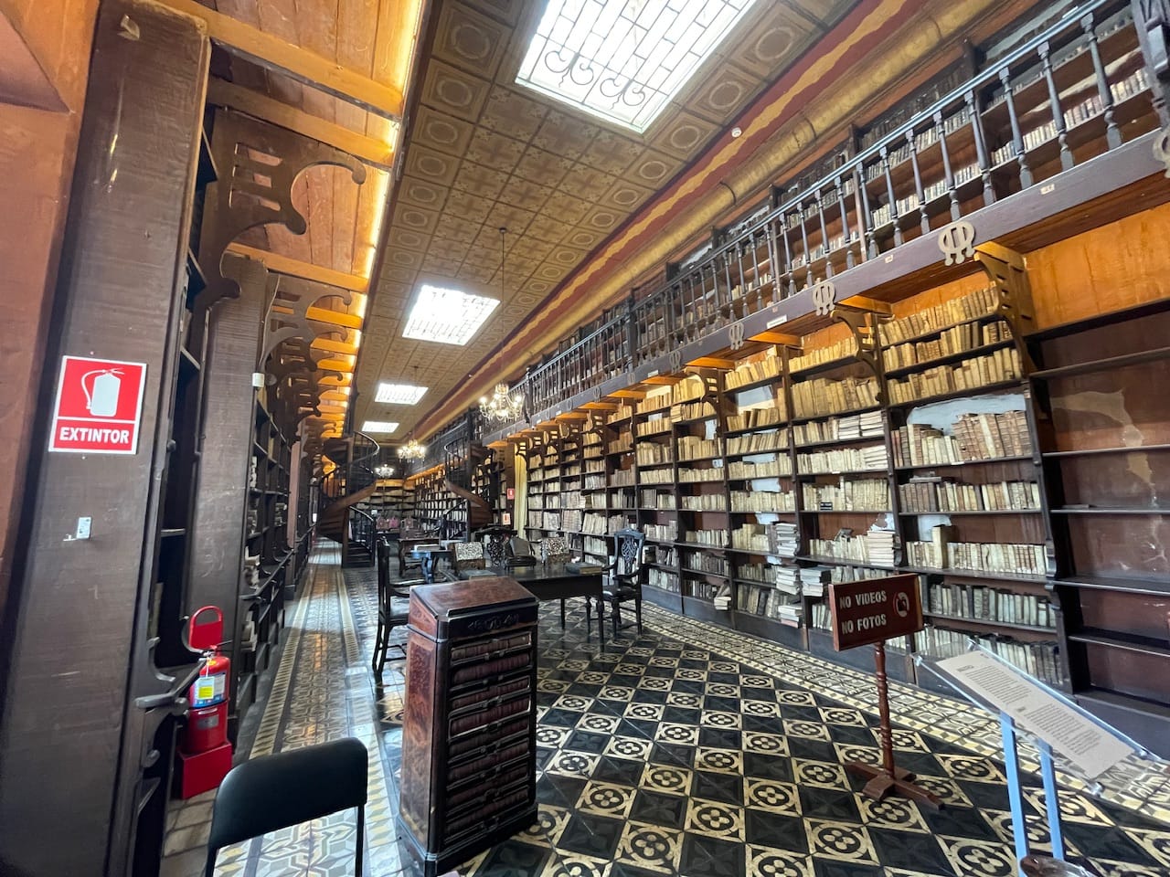 Bibliothek