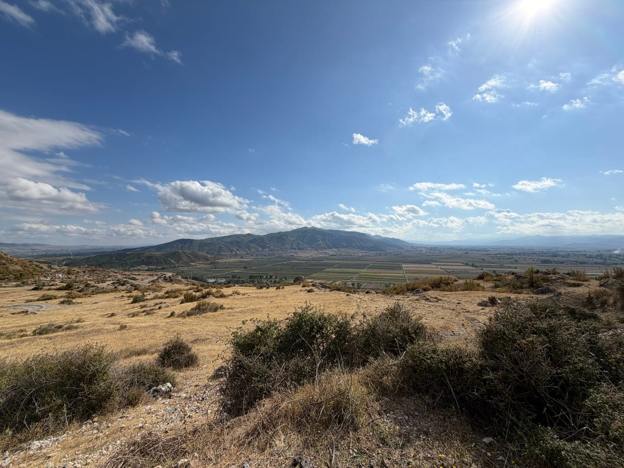 Blick auf die Korçë-Hochebene
